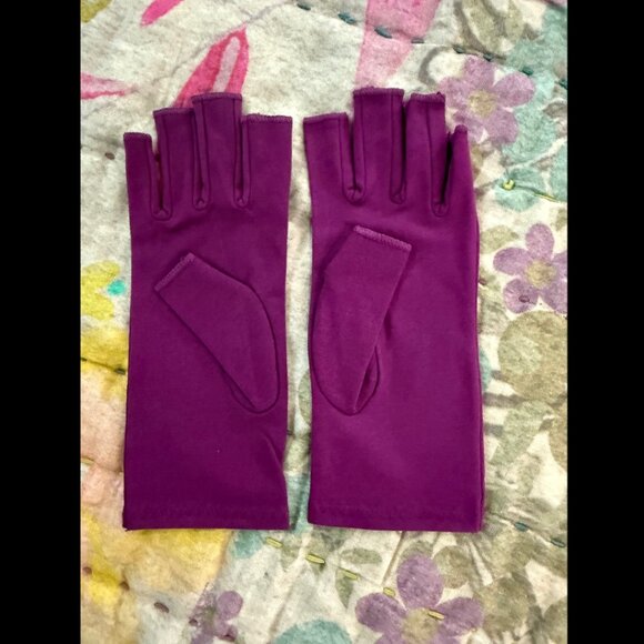 GRACE&ABLE Compression Gloves Dusky Plum Purple Size Medium - Picture 4 of 7
